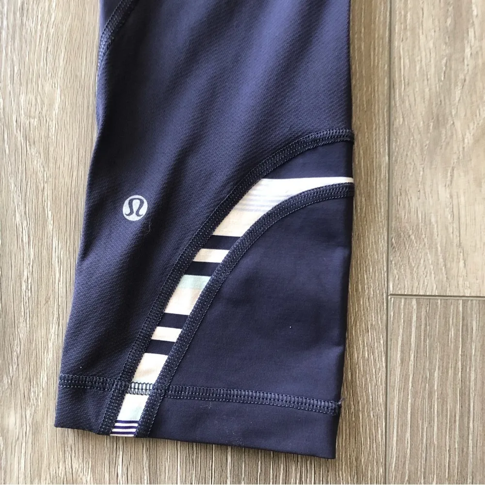 Lululemon blue Cropped Capri Legging size 4 - Image 5