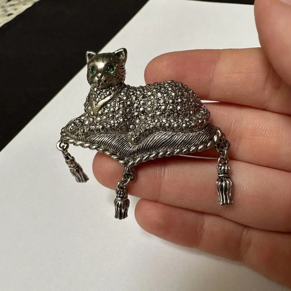 Signed Avon Kitty Cat On A Pillow Brooch Pin Tassel Charms Green Rhinestone Silver - Image 2