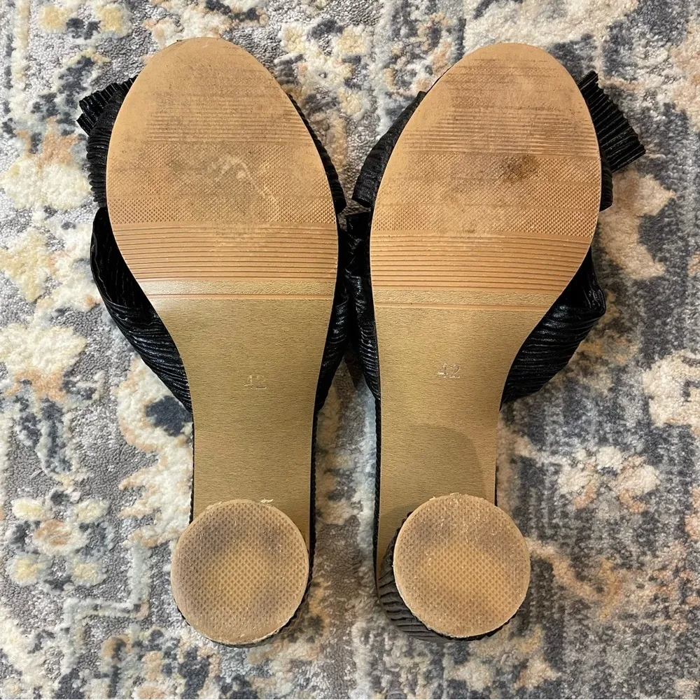 Elegant Black Heels with Open - Image 2