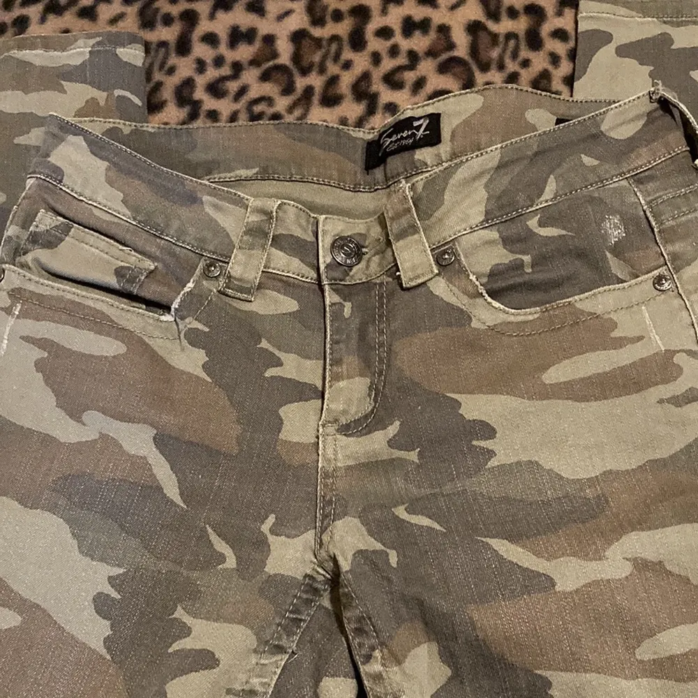 SEVEN 7 Jeans Women’s Size 8 Camouflage Skinny Jeans Distressed - Image 6