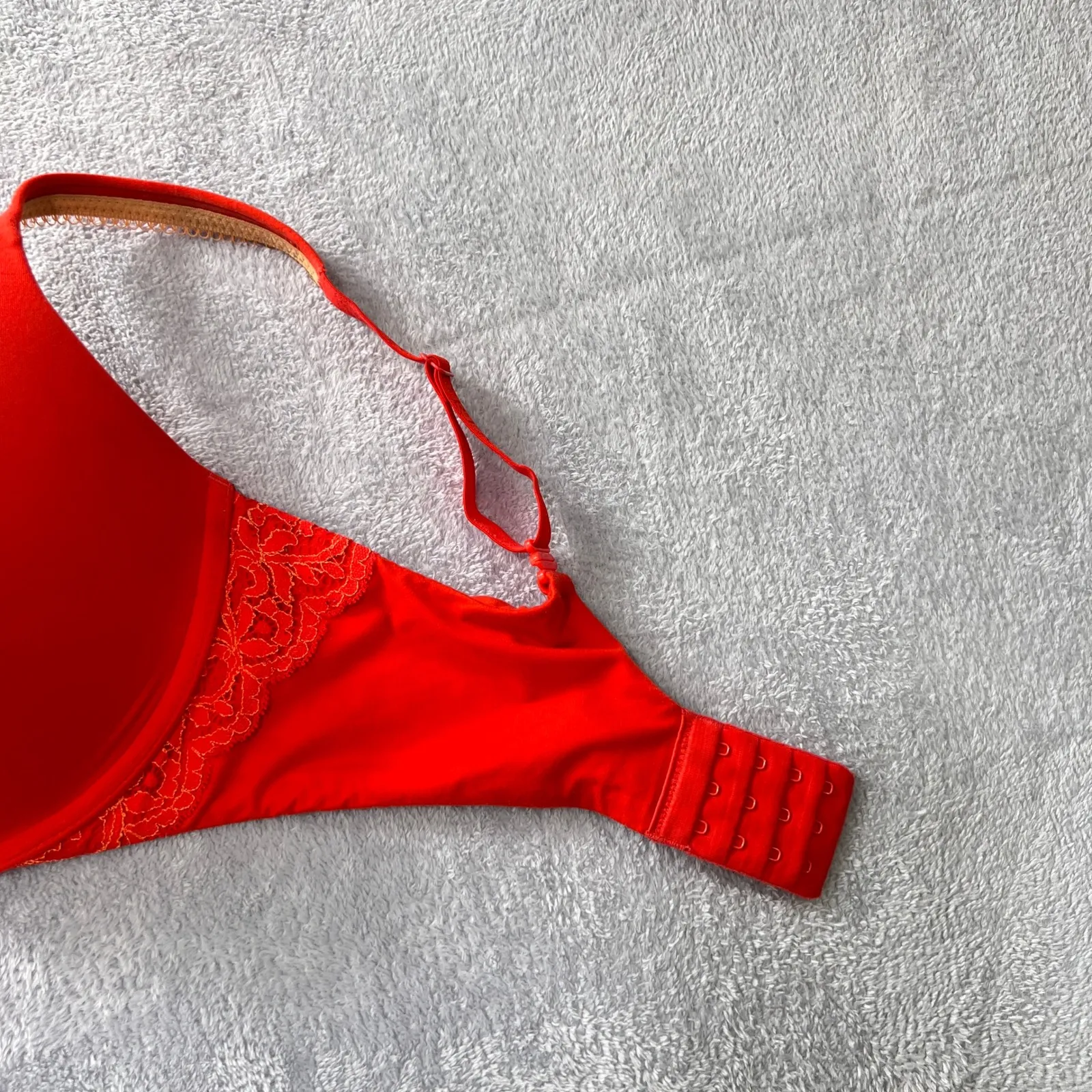 Victoria's Secret Body By Victoria Red Lace Trim Plunge Bra 36DDD - Image 10