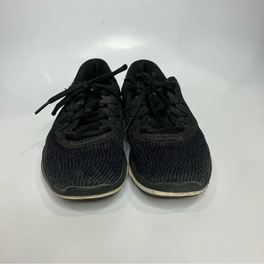 Nike Women’s flex supreme sneakers‎ black & white size 6 - Image 3
