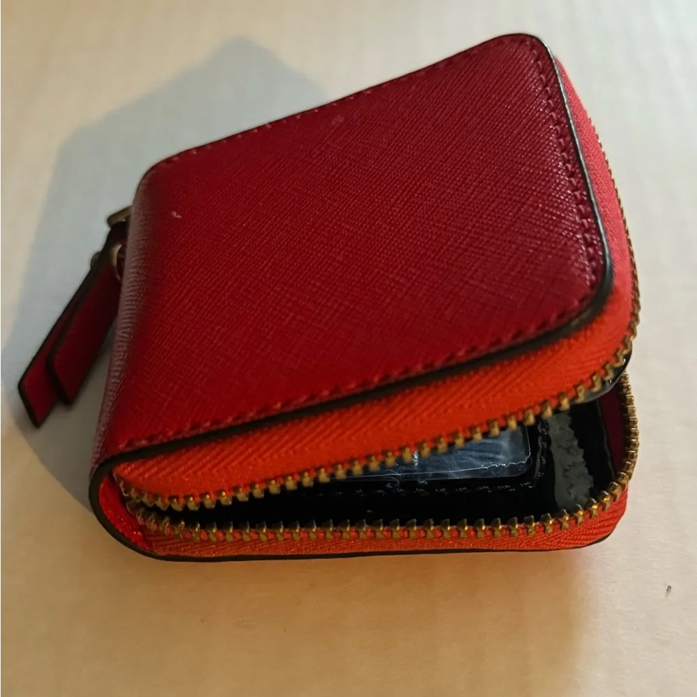 Henri Bendel, New York eye contact carrying zippered case. Red with tassel pull. - Image 4
