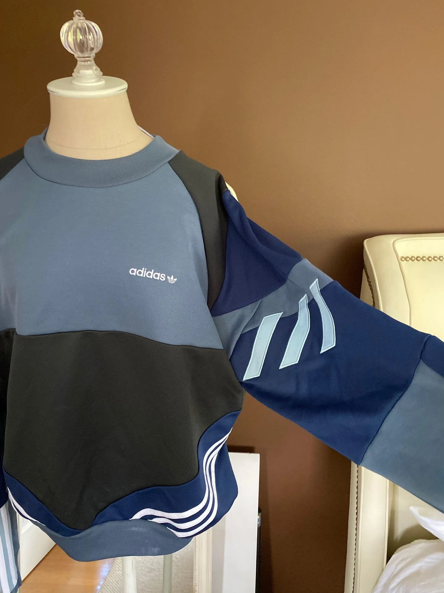 Adidas Striped Navy Blue Sweatshirt - Image 3