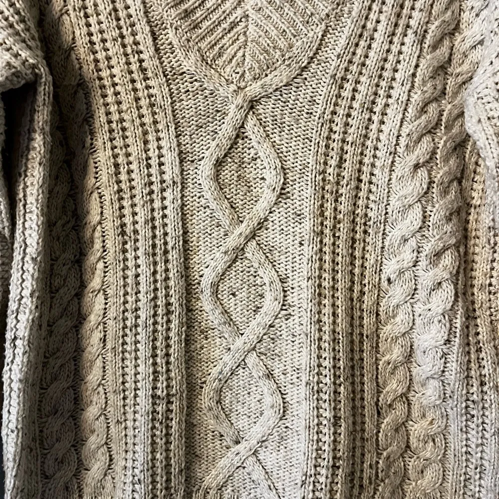 cupio Women’s cable knit sweater - Image 3