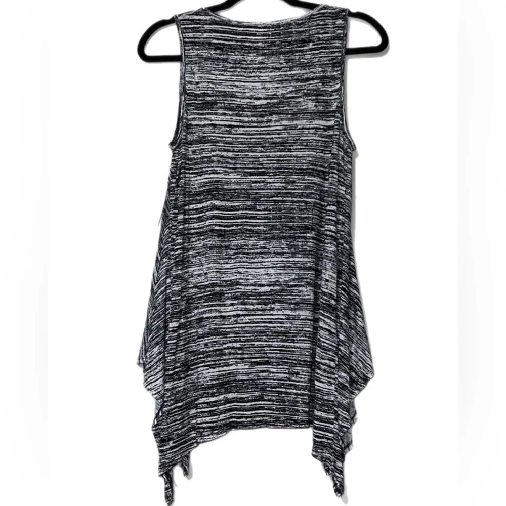 NY&C women’s size medium tank shark bite hem split sides black and white design - Image 11