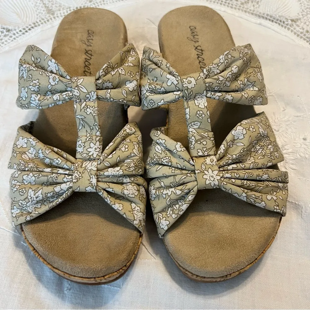 Easy Street Floral Slip On Sandals Women’s Size 6.5 Cork Low Platform Neutral - Image 3