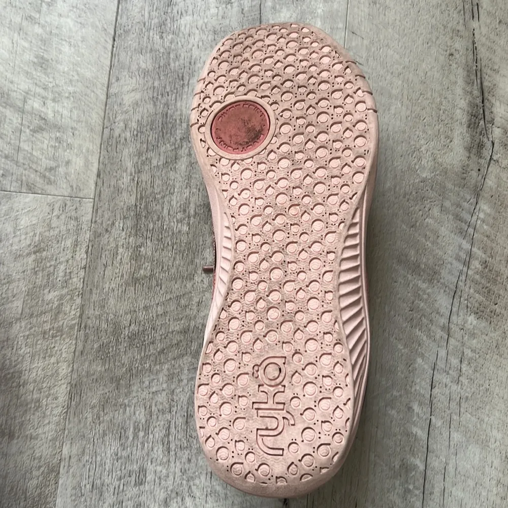 Ryka Women’s  size 8 athletic shoes worn twice - Image 3