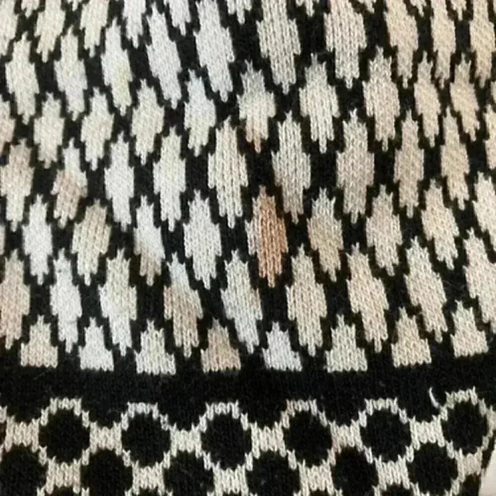 Jealous Tomato  sweater dress in size medium - Image 5