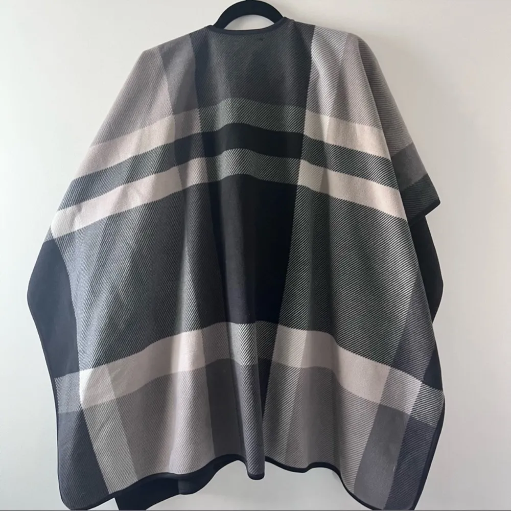 Ike Behar Fleece Plaid Poncho Wrap Shawl cape Black Size undefined - Image 2