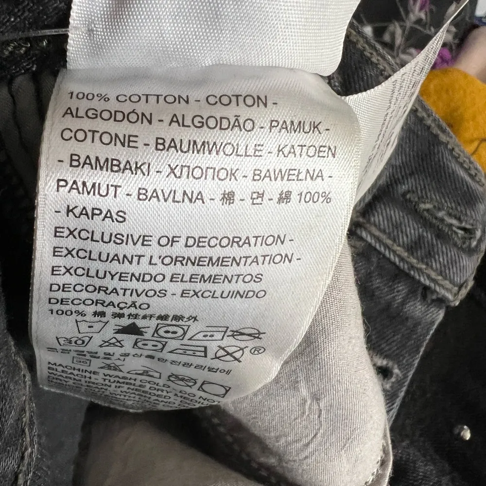 Levis Wedgie Fit Black Denim Cut Off Shorts Studded Rhinestone High Rise Size 26 - Image 4