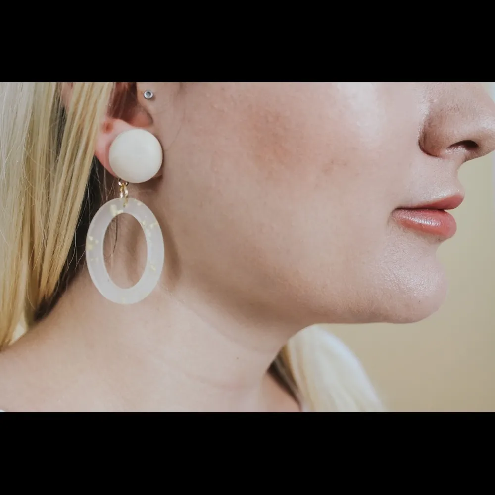 LAST ONE -CASSIE DROP EARRINGS - Image 2