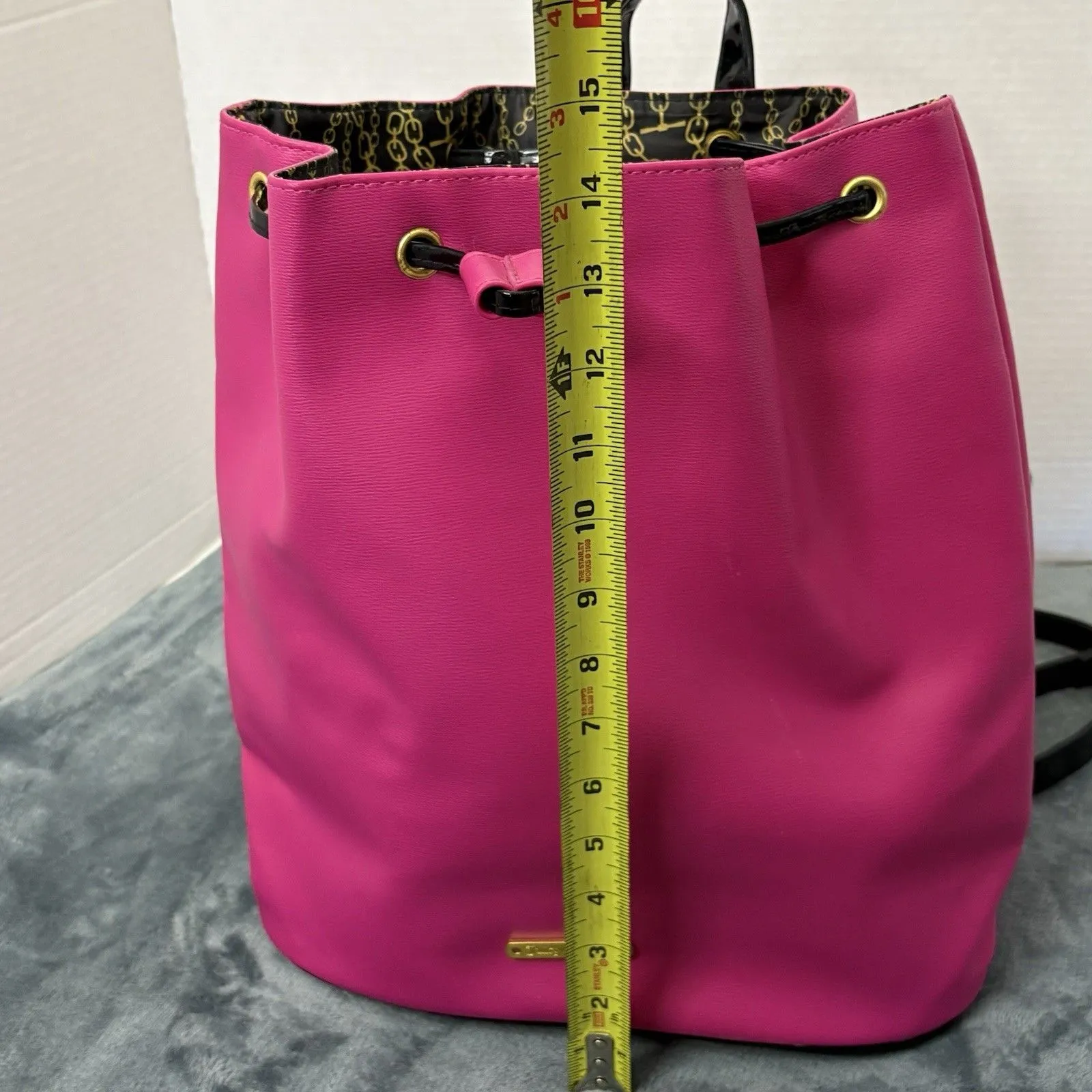 Y2kJuicy Couture Hot Pink Drawstring Bucket Backpack Gold Hardware Black Straps - Image 8