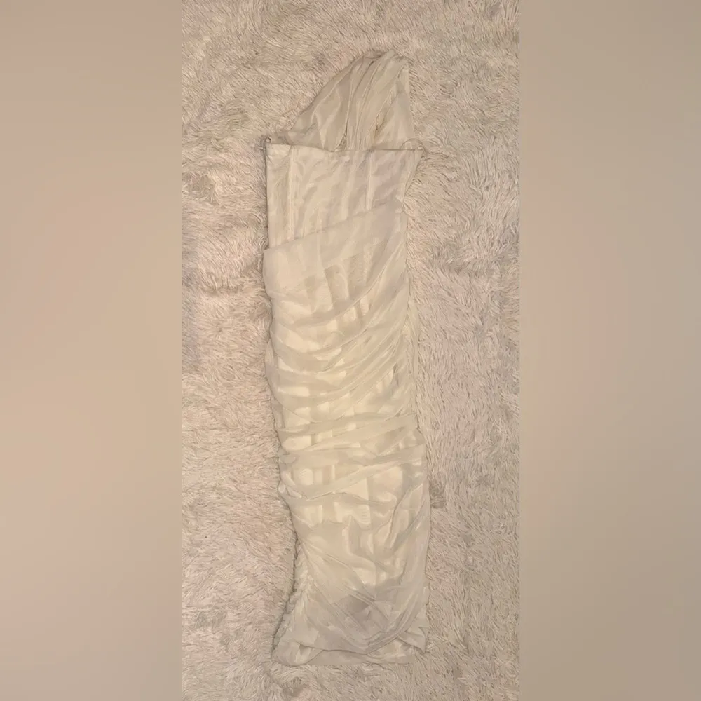 NWOT House of cb Valentina one shoulder Bustier dress in ivory sz M plus cup - Image 5