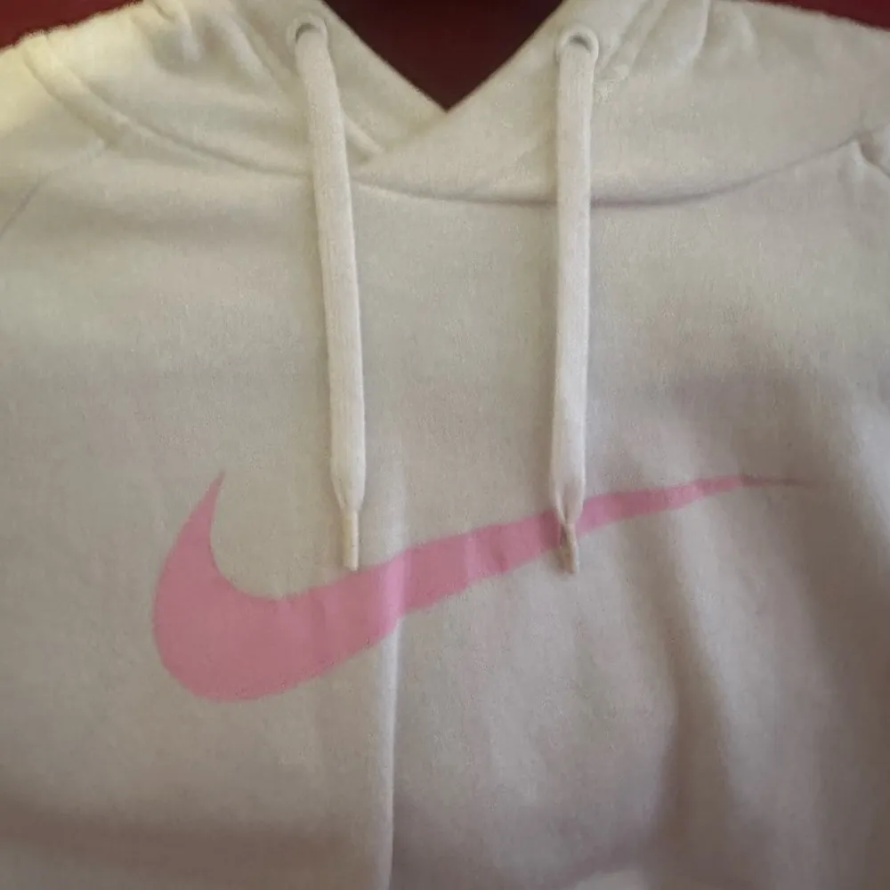 Nike Women's White and Pink Hoodie - Image 5