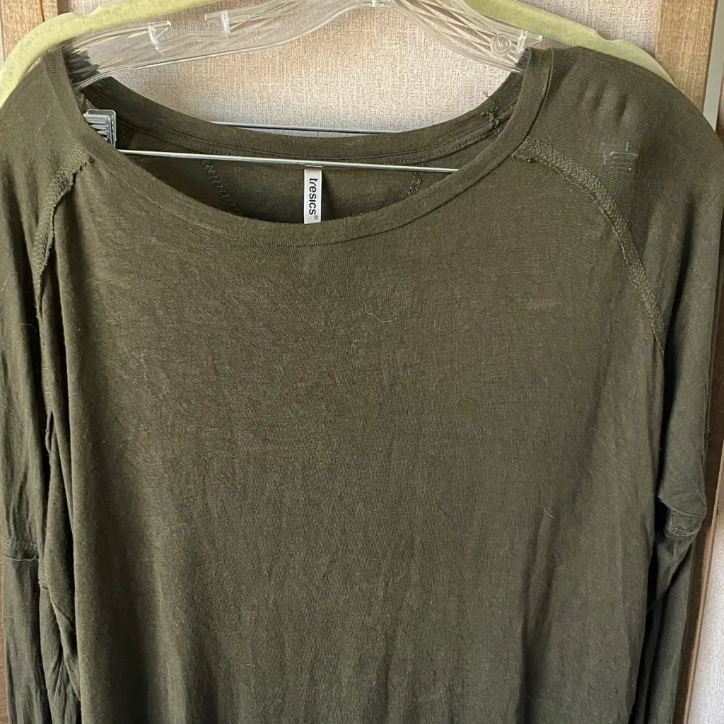 Tresics  Olive Green Tee medium - Image 4