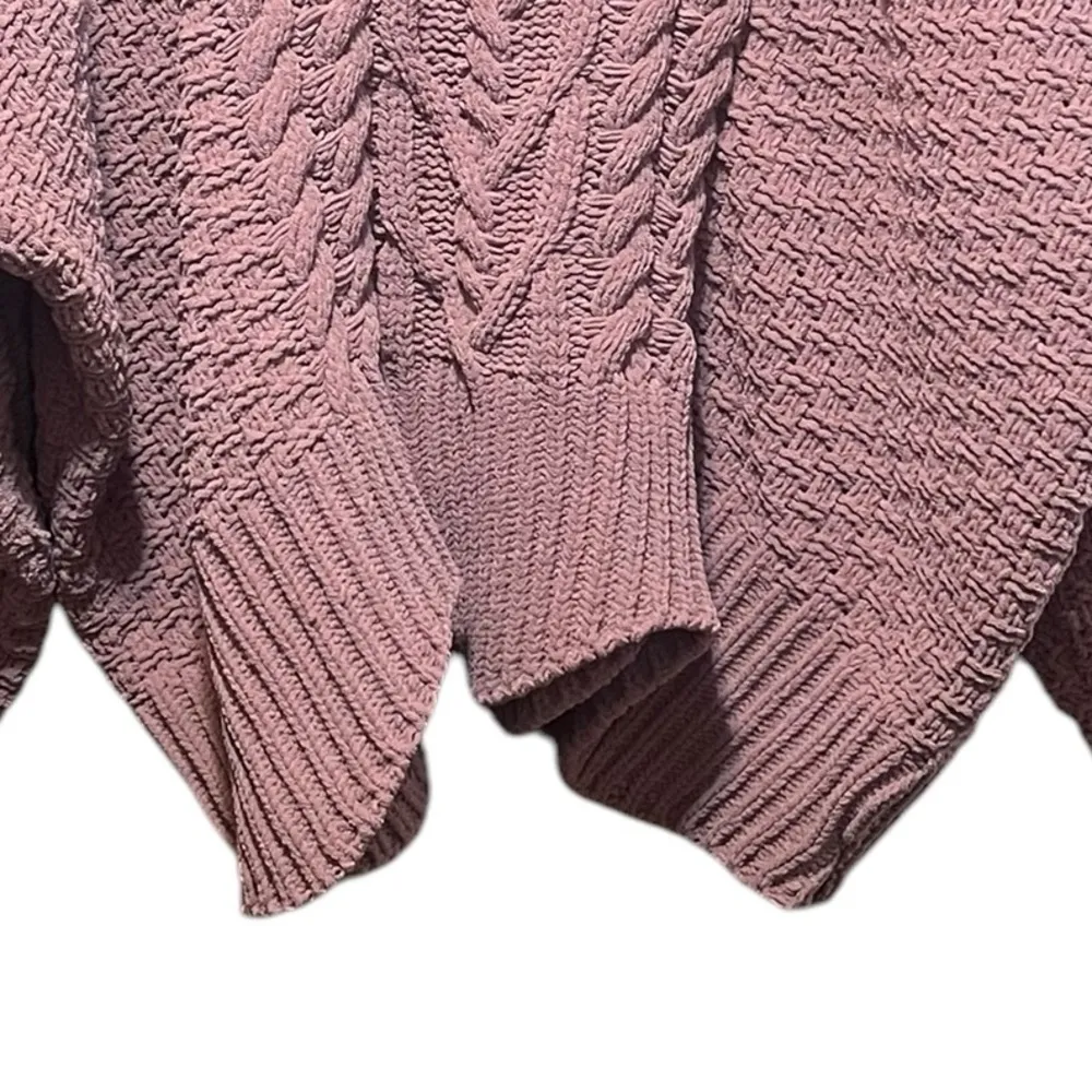 POL Rose Cable Knit Chunky Shark Bite Hem Boxy Sweater Size Medium - Image 3