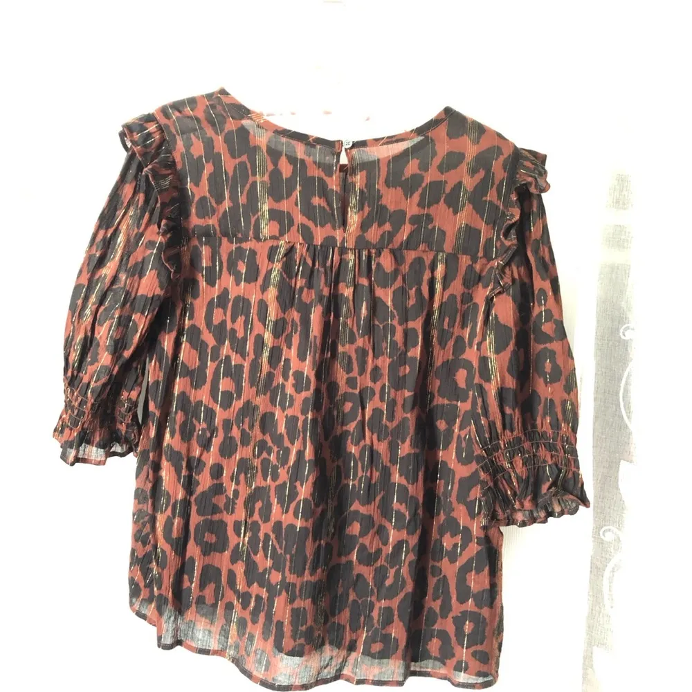 New loft leopards half sleeves blouse top, size medium - Image 11