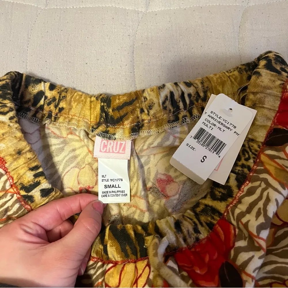 NWT Women's Cotton Floral Zebra Print Pants Red - Image 3