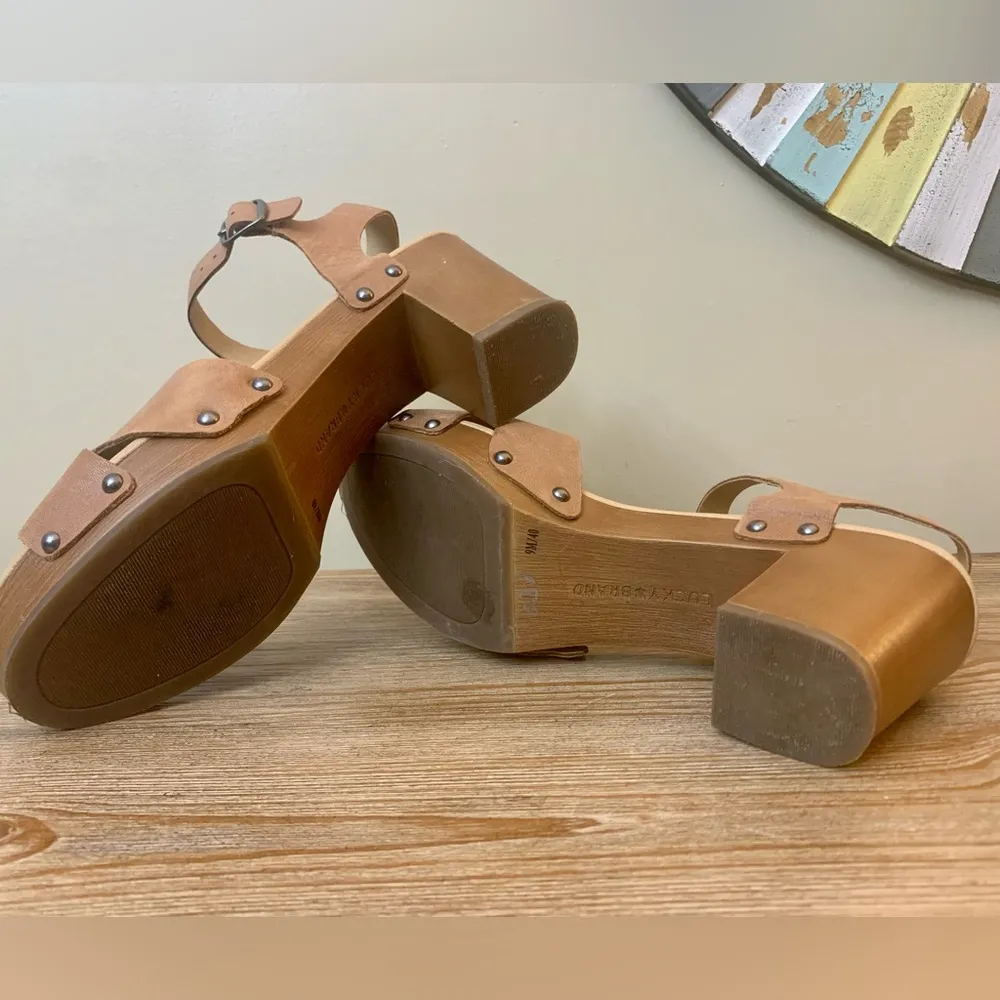 HAIDLEE BROWN - TAN LEATHER SANDALS SIZE 9 MED - Image 13