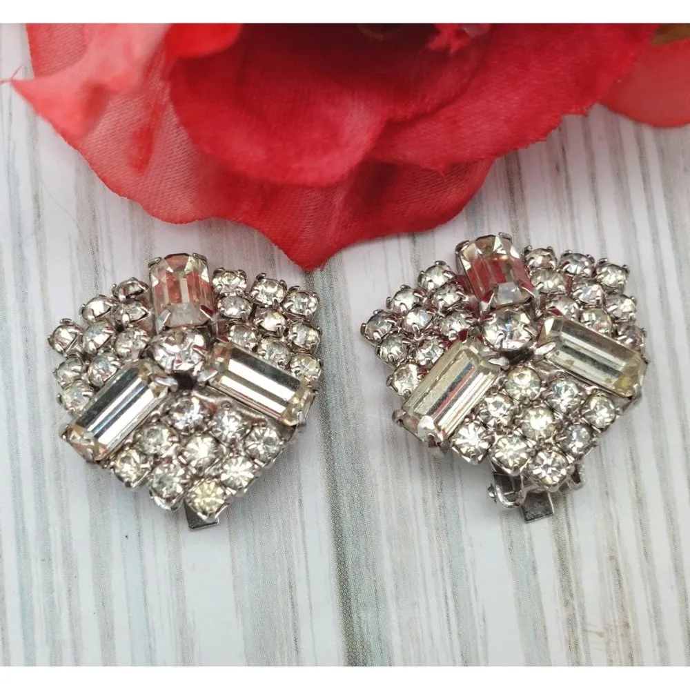 Beautiful Silver Tone Crystal Clip On Earrings Baguettes & Round Crystals 1" - Image 2