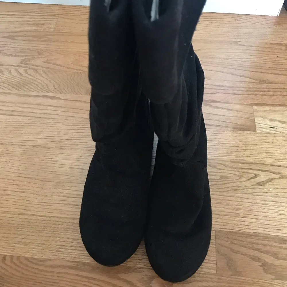 Women’s Black Boots Size 8.5 - Image 4
