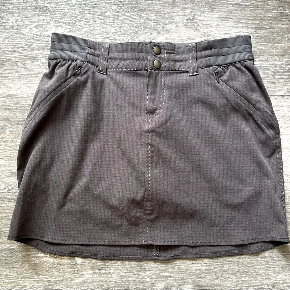 KÜHL Strattus Skort Skirt with Built-in Shorts in Grey Size 2 - Image 3