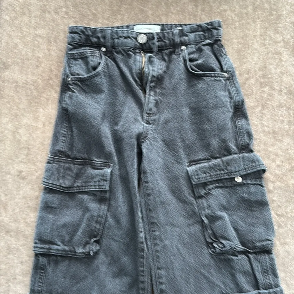 cargo wide leg jean. 30”inseam. Color- black. Size- 2 - Image 4