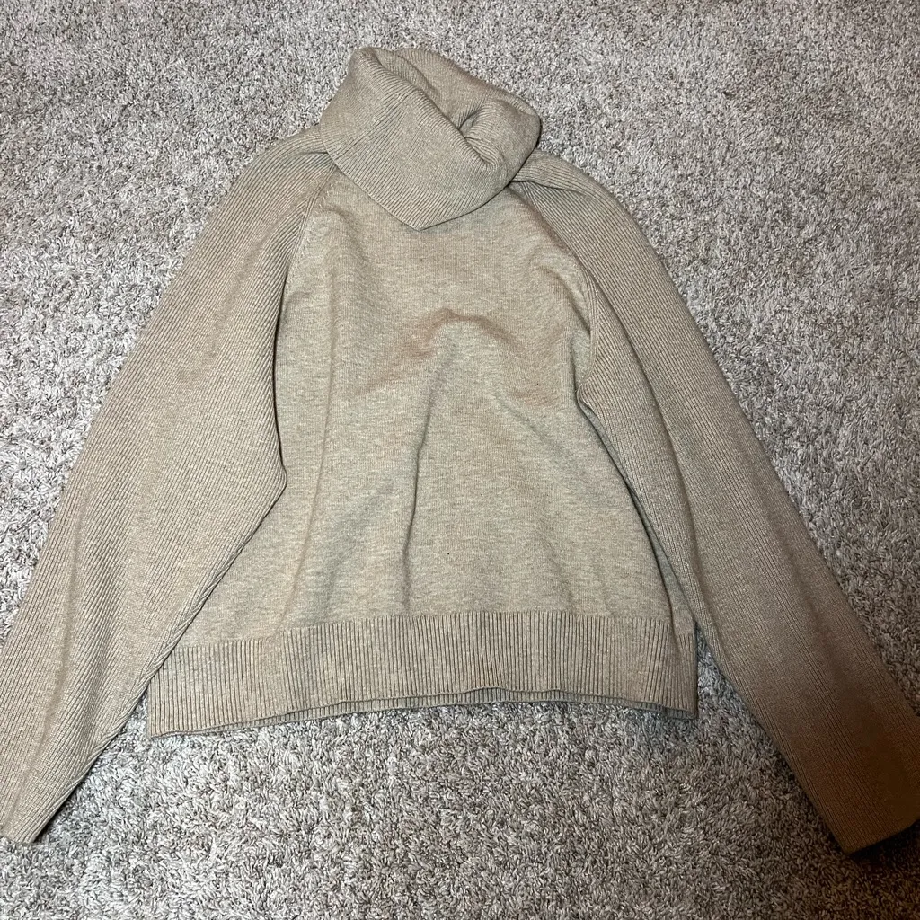 Elegant Tan Turtleneck Sweater Size L - Image 9
