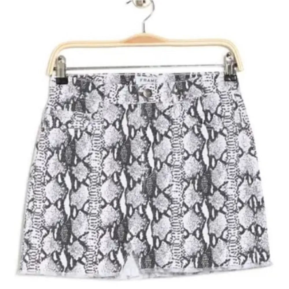 FRAME‎ Le Mini Skirt Grey Paython Print size 24 - Image 3