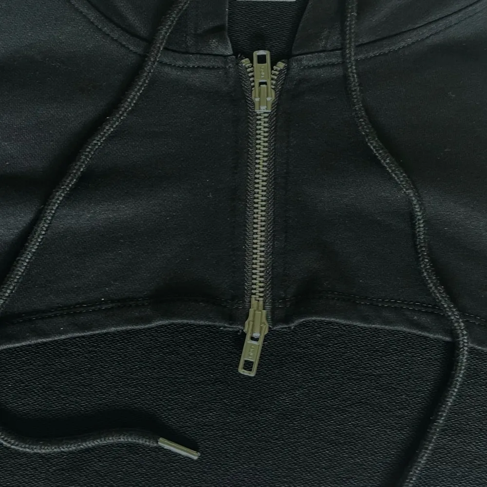 Black Cropped Hoodie with Zipper - Image 5