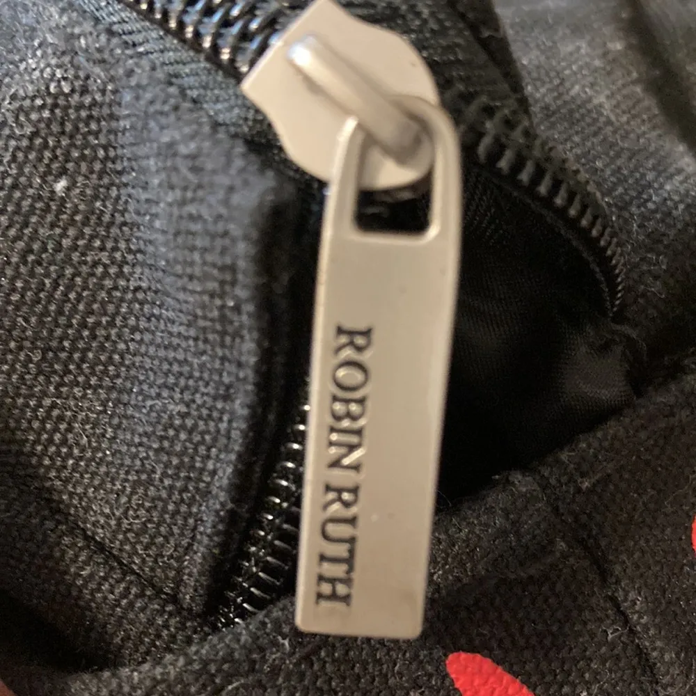 Robin Ruth Zipper Closure Black/Red Green And Gold Jamaica Tote Bag - Image 8