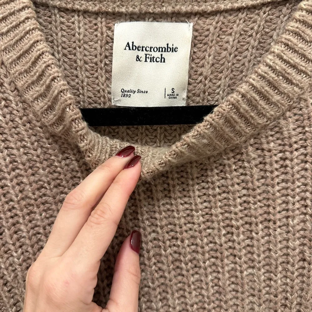 Abercrombie & Fitch Cable Knit Sweater - Image 2
