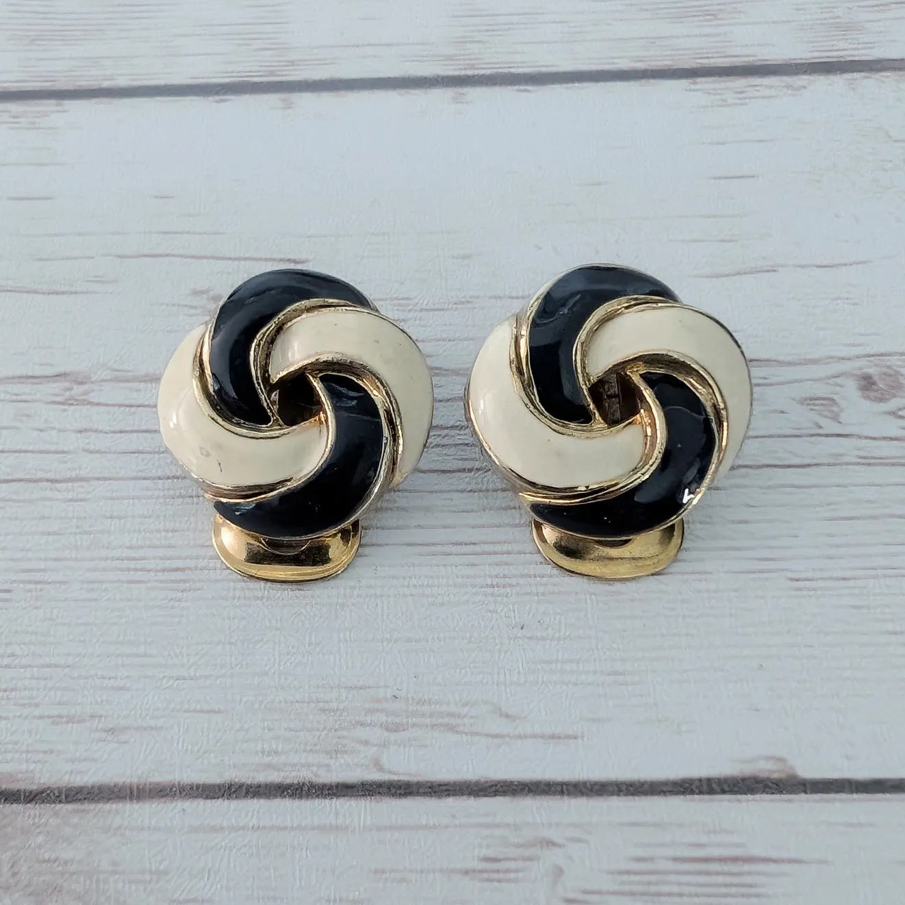 Vintage Clip On Earrings Cream & Black Enamel Stylish - Image 7
