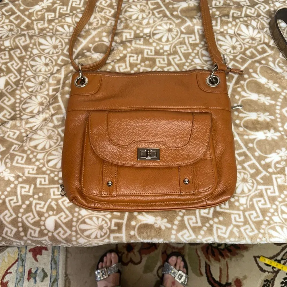 Roma Leathers R or L Lock, 4 Keys Concealed Carry Crossbody - Tan - Image 3