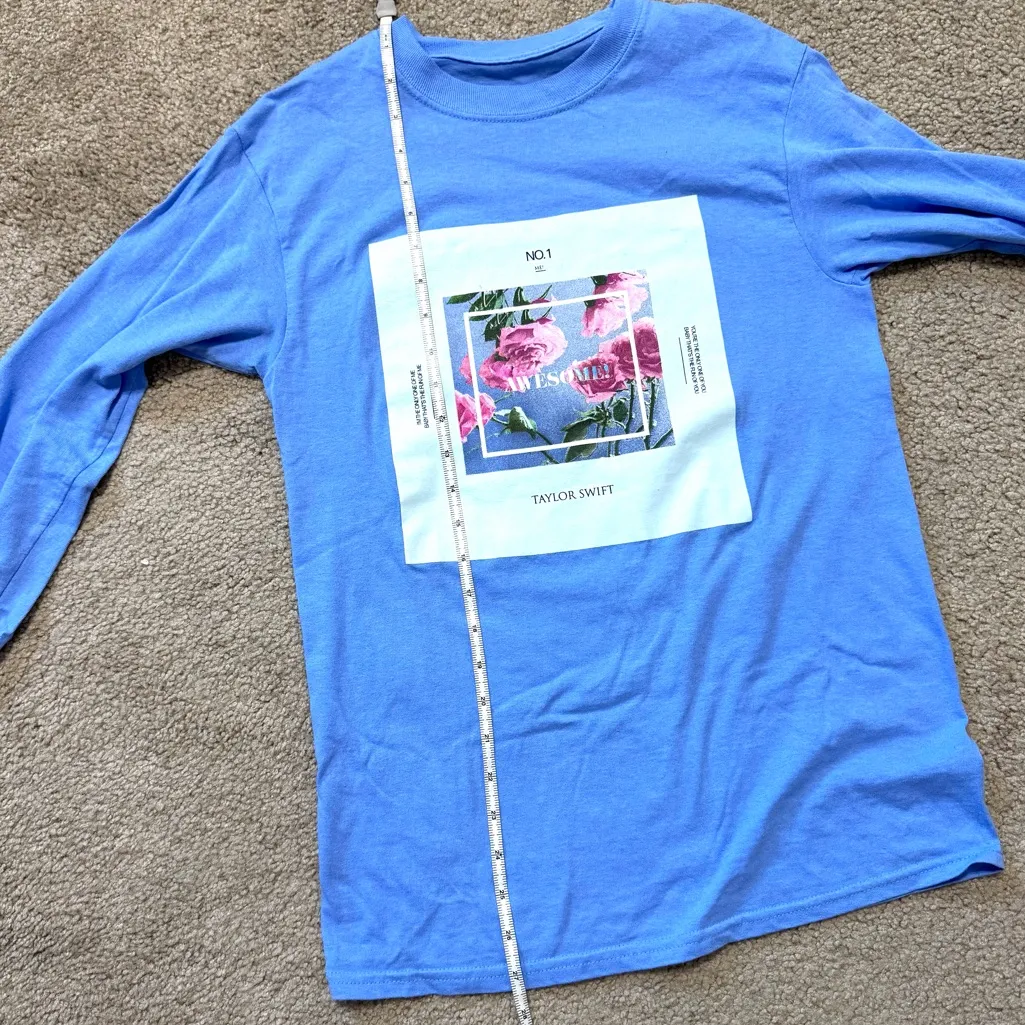 Taylor Swift ME! square flower blue long sleeve Lover era shirt, size small - Image 5