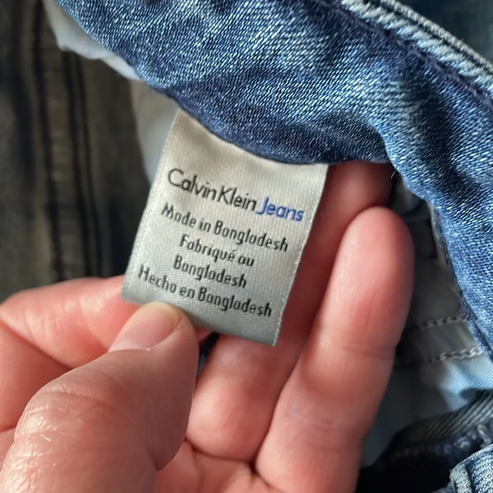 Calvin Klein Jeans Slim Boyfriend Medium Wash Skinny Jeans | Size 4 - Image 9