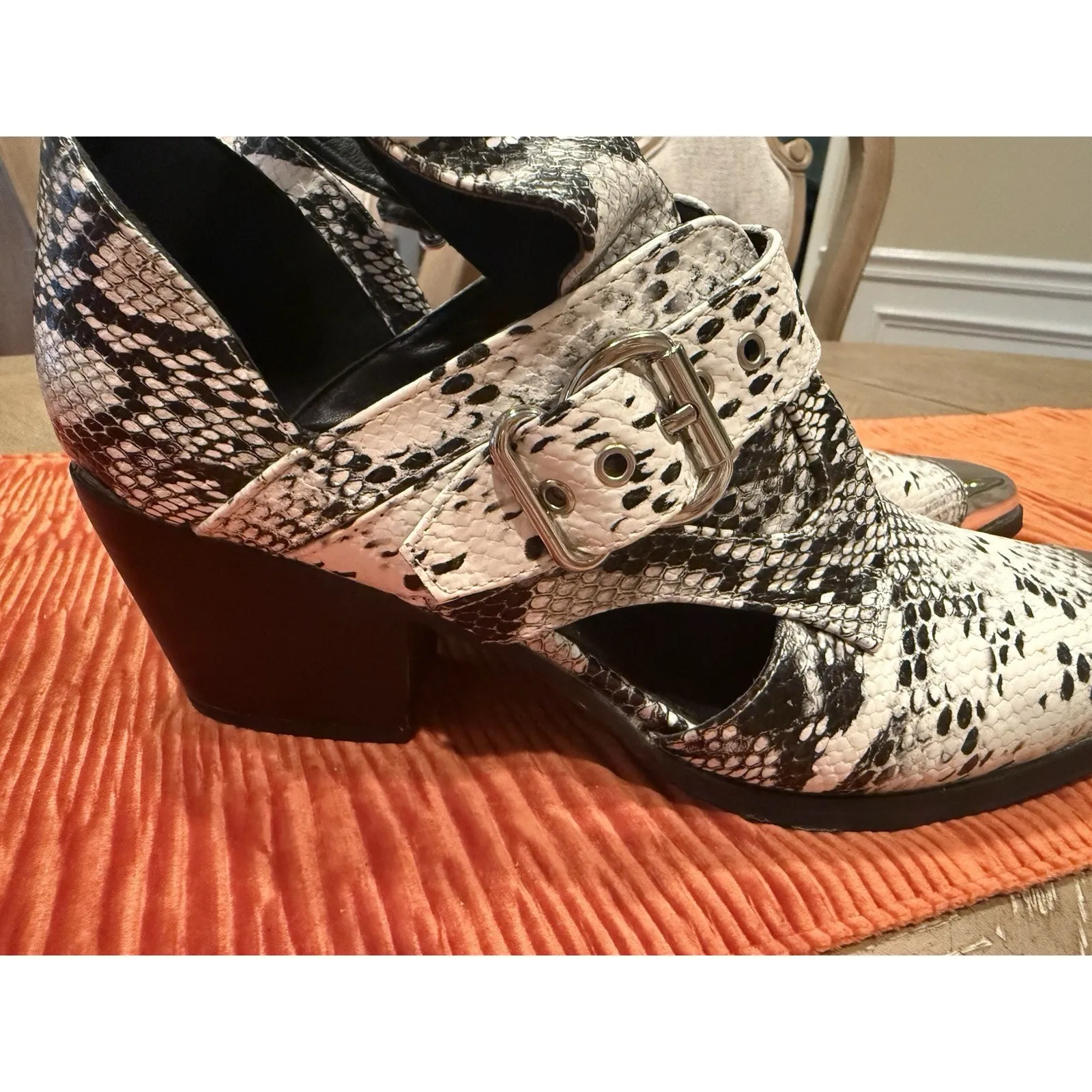 Liliana Snakeskin Cutout Buckle‎ Boots Western Pointed Toe Size 10 - Image 4