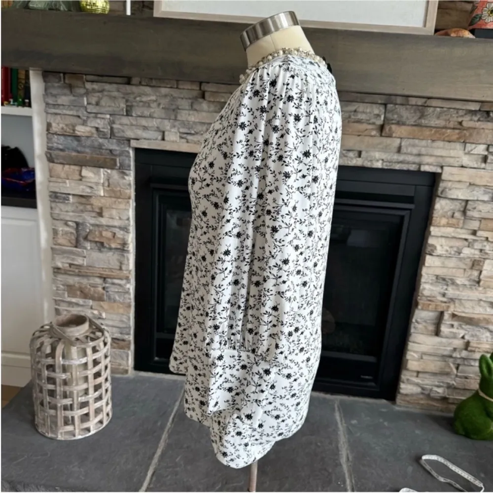 Bobeau Black and White Fitted Blouse - Image 5