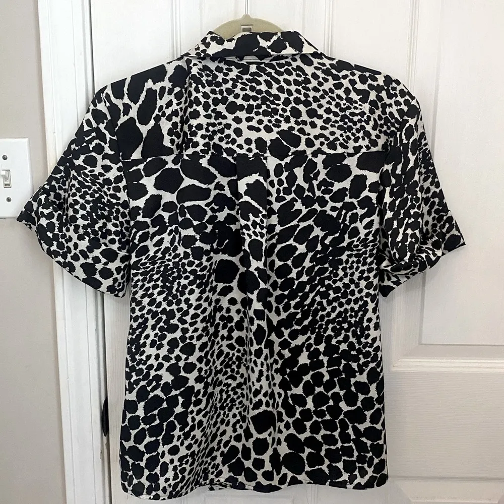 Who What Wear Black & Cream Giraffe Print Short Sleeve Wrap Top - Image 6