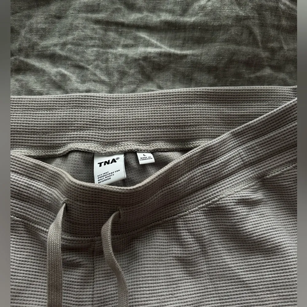 Aritzia TNA sweatpants - Image 2