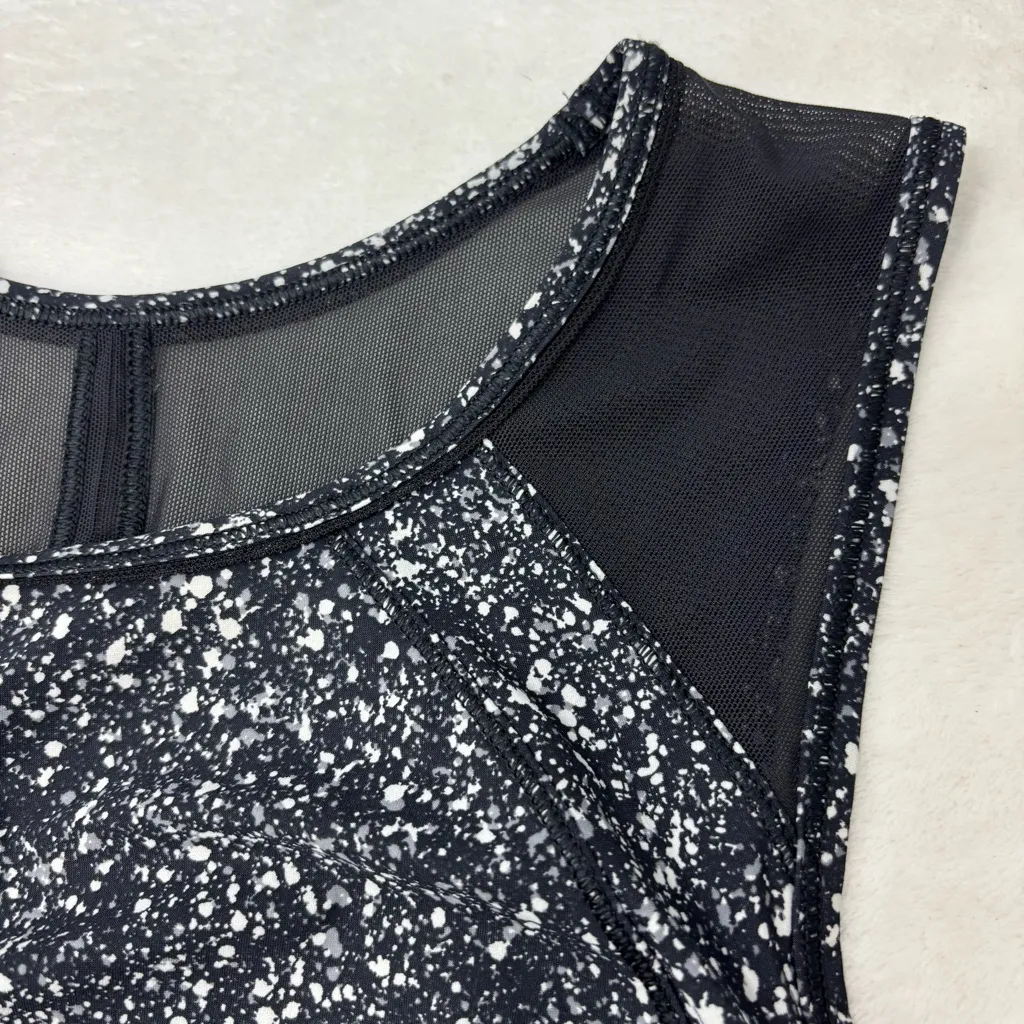 Lululemon Athletica Black and White Patterned Athletic top Size 6 - Image 6
