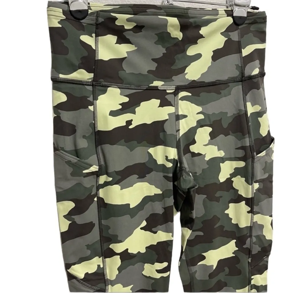 Lululemon Fast and Free Tight 25" Nulux Heritage 365
Camo Crispin Green size 6 - Image 6
