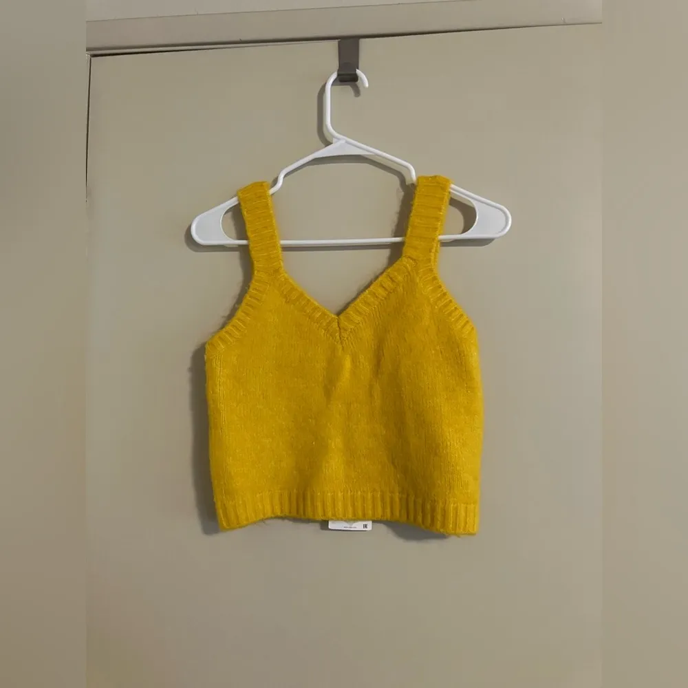 Zara Sweater Tank Yellow Cropped Fuzzy Knit Size Large - Image 8