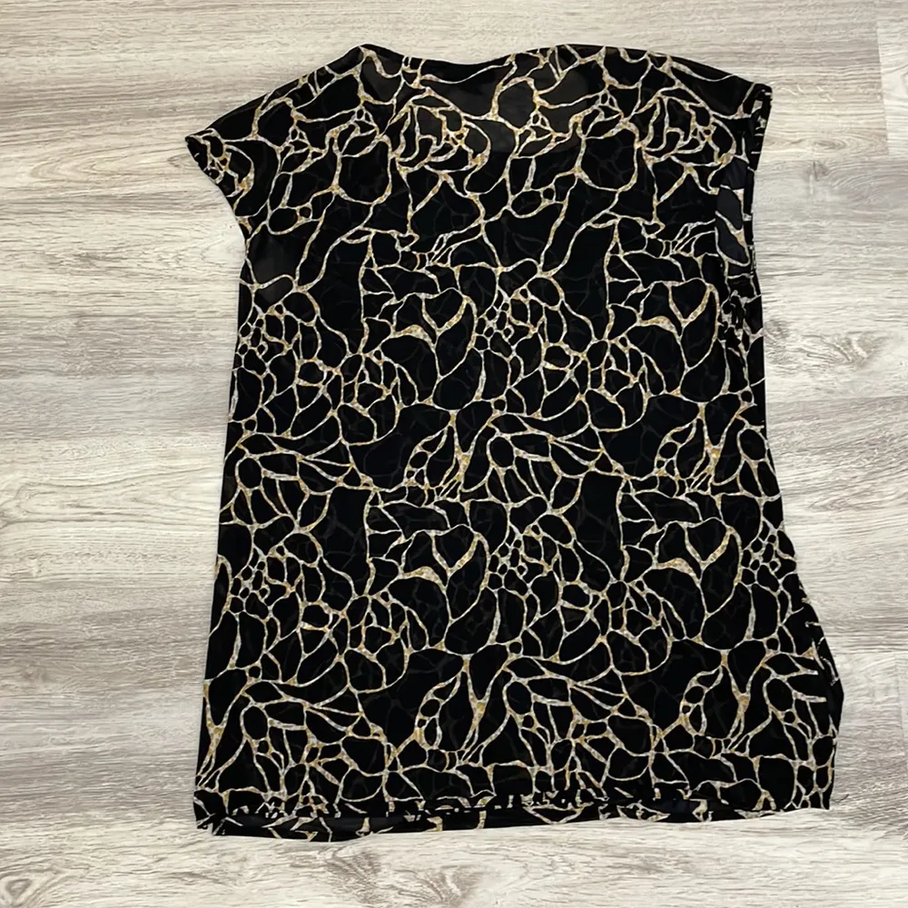 Black & Gold Print Sheer Women’s Short Sleeve Round Neck Long Blouse PL - Image 6