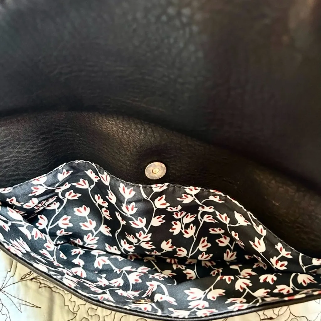 Urban Expression Stella Fold Over Black Vegan Leather Clutch Gold Chain Strap - Image 7