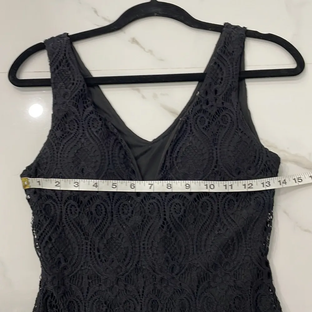 Women's Black Lace Mini Dress Size M Deep V-neck sleeveless - Image 7