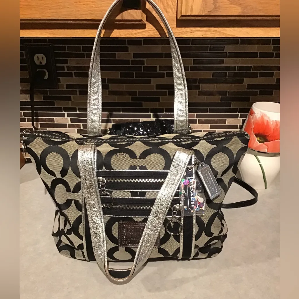 Coach Poppy Op Art Logo Glam Leather Silver Black Tote #L0985-13826 - Image 2