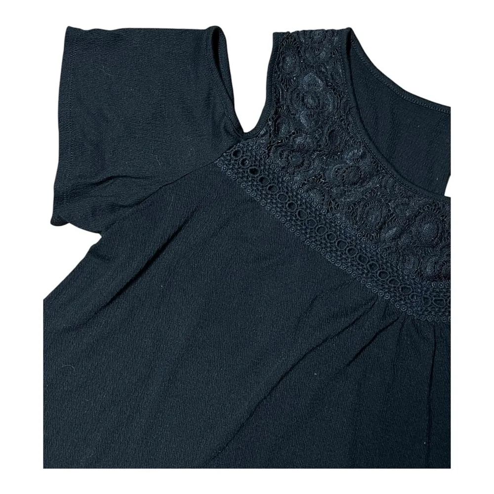 Elegant Black Lace Cold Shoulder Top - Image 3