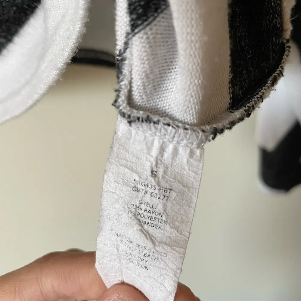 Moa Moa Gray and White Striped Long Sleeved Sweater Pullover Women’s Soft - Image 5